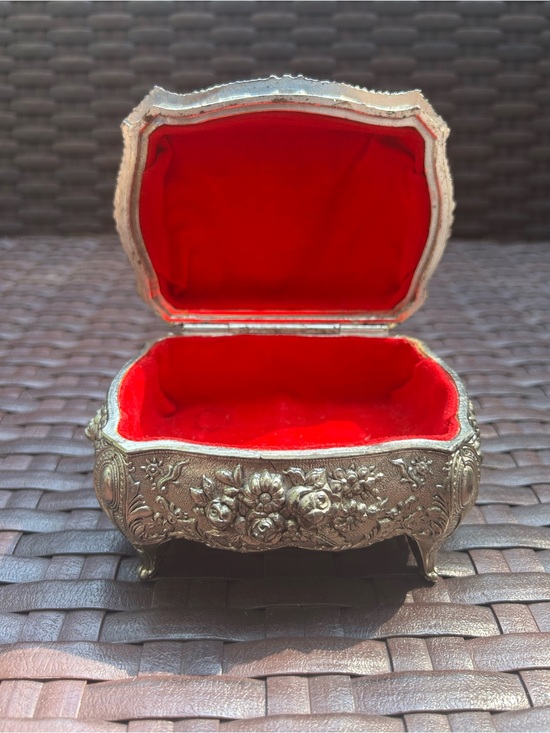 Source Unknown Jewelry - Vintage Jewelry Trinket Box Floral and Nudes silver metal, footed, lined, heavy